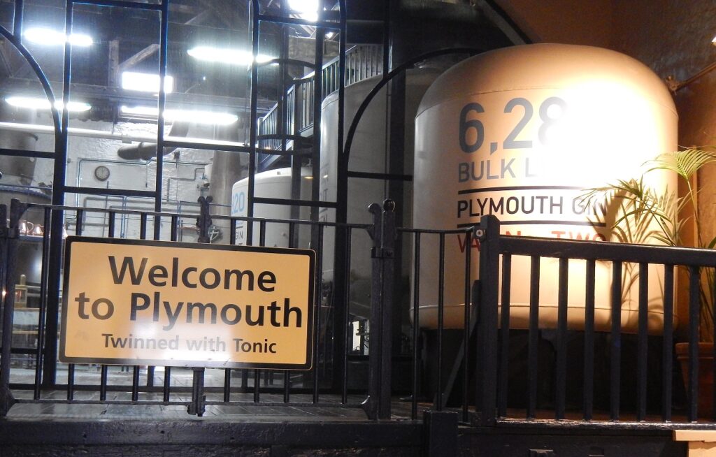 Plimutas džina distilērija