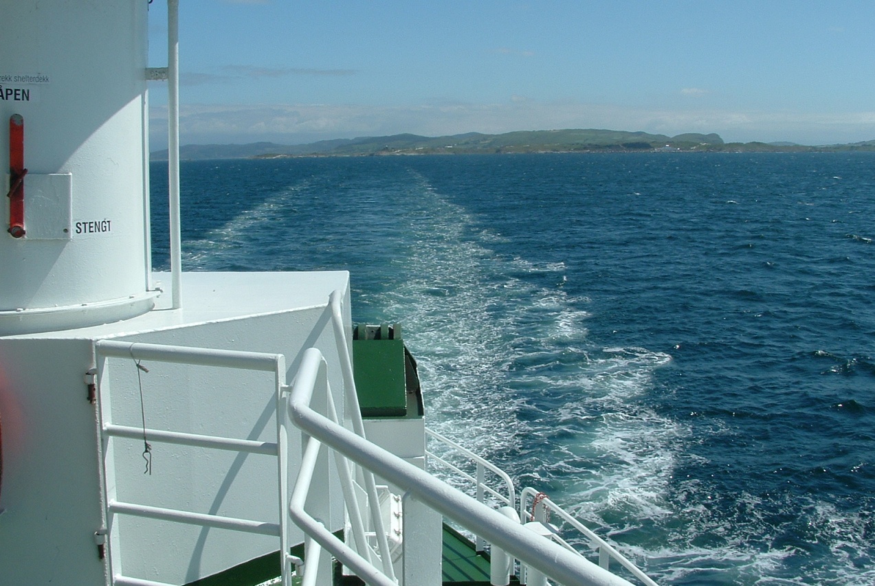 Ptāmis pār fjordu Norvēģijā