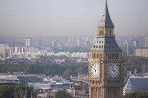 Pulksteņa tornis pie parlamenta Big Ben