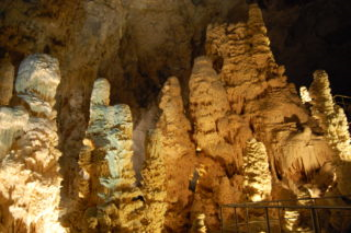 Grotte di Frasassi stalaktītu alas