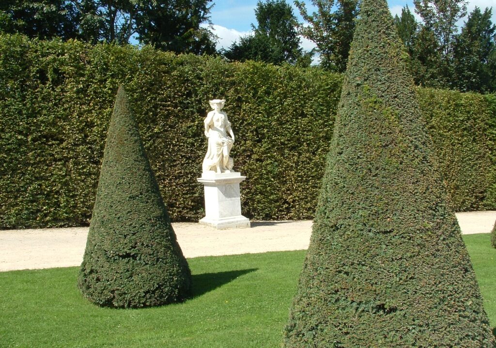 Statija Versaļas pils dārzā